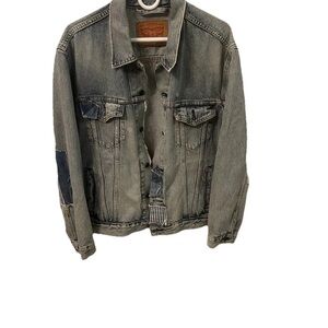 Levi’s Distressed Trucker Jacket 72334-0674 Size L Patchwork Denim Faded Wash